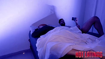 Empresária ruiva chega da balada e é fodida pelo tarado de pau duro ao lado dela