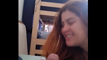 Ele gosta de ouvir as minhas histórinhas Ele gosta de ouvir as minhas histórinhas