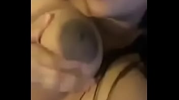 Hete latina met lekkere borsten