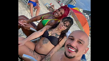 Conheci 2 gostosas na praia de copacabana e chamei pra fazer pornô
