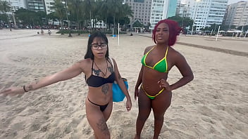 Conheci 2 gostosas na praia de copacabana e chamei pra fazer pornô