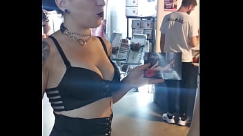 Dans 1h sortie d'une vidéo exclusive j'ai filmé un strip tease privé avec