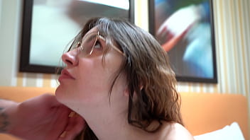 Mi faccio succhiare il cazzo mentre la mia ragazza incinta sta facendo shopping ci ha scoperti Mi faccio succhiare il cazzo mentre la mia ragazza incinta sta facendo shopping ci ha scoperti