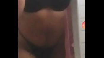 Aqui estou eu outra vez louca por dinheiro