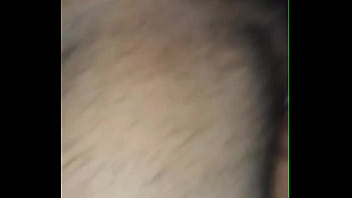 Não resisti em ver aquela rola linda entrando na minha esposa cai de boca na rola do comedor