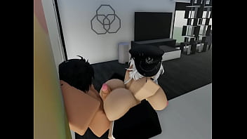 Mi amiga me masajea el pene con su gran culo