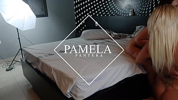 Fudendo na cama em menage