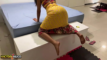 Morena cavala dançando funk