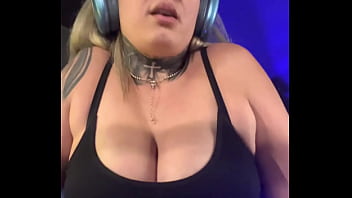 Treinando na academia na avenida paulista fiquei louca de tesão escorria o suor pela minha pernas até chegar na buceta molhada