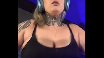 Treinando na academia na avenida paulista fiquei louca de tesão escorria o suor pela minha pernas até chegar na buceta molhada