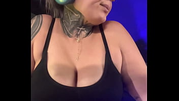 Treinando na academia na avenida paulista fiquei louca de tesão escorria o suor pela minha pernas até chegar na buceta molhada