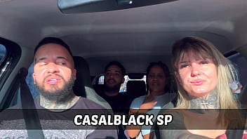 Casal de passageiros pega uber e descobre que somos atores porno e falam que querem virar tbm e começam a maior putaria dentro do carro e chupando muito