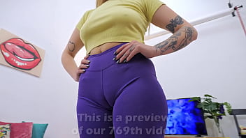 New girl bubble butt wide hips puffy pussy natural tits tight leggings super stretching