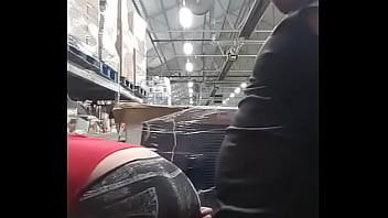 Rapidito con una compañera de trabajo en el almacen