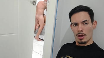 Fomos pegos no flagra pelo amigo do meu marido