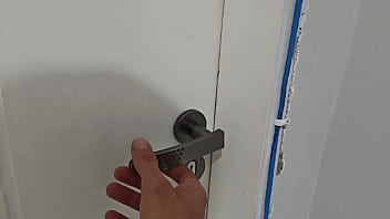 Fomos pegos no flagra pelo amigo do meu marido