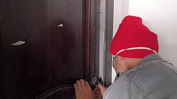 Wanita berseragam itu mengambil barang barang dari rumah ibu tiriku dan aku memergokinya dia meniduriku dan aku memaafkannya Wanita berseragam itu mengambil barang barang dari rumah ibu tiriku dan aku memergokinya dia meniduriku dan aku memaafkannya