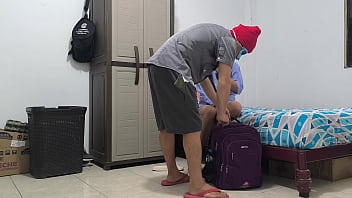 Wanita berseragam itu mengambil barang barang dari rumah ibu tiriku dan aku memergokinya dia meniduriku dan aku memaafkannya Wanita berseragam itu mengambil barang barang dari rumah ibu tiriku dan aku memergokinya dia meniduriku dan aku memaafkannya