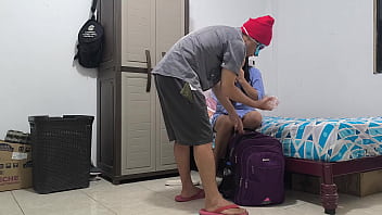 Wanita berseragam itu mengambil barang barang dari rumah ibu tiriku dan aku memergokinya dia meniduriku dan aku memaafkannya Wanita berseragam itu mengambil barang barang dari rumah ibu tiriku dan aku memergokinya dia meniduriku dan aku memaafkannya