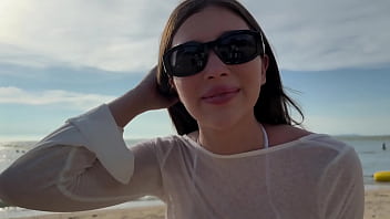 Beach hottie invites me to her hotel room for a wild night