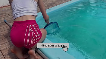 Novinha de biquíni transparente