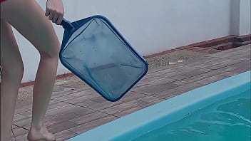 Novinha de biquíni transparente