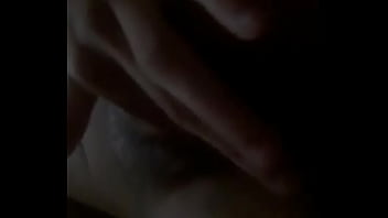 Novinha safada na siririca