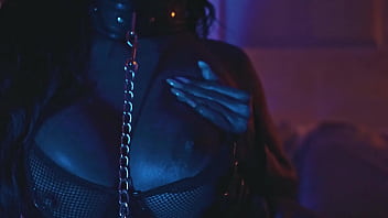 Sanktor thai tattooed busty mom is teasing