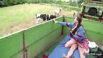 Bauer sucht sau milf treibt es mit fremden auf dem trecker