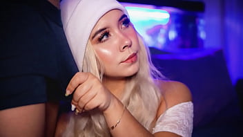 Blonde with an angelic face is an expert in seducing cocks and making them hard