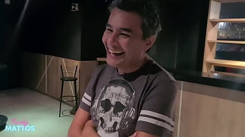 As safadas ficam peladinhas no clube de swing