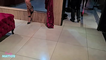 As safadas ficam peladinhas no clube de swing