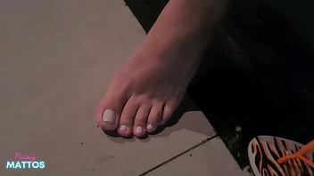 As safadas ficam peladinhas no clube de swing