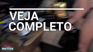 As safadas ficam peladinhas no clube de swing