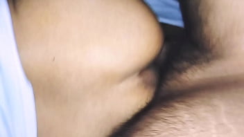 Mi joven vecina me pide que le ayude y termino destapando el caño amateur real latina delgada culona