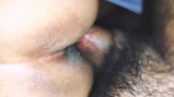 Mi joven vecina me pide que le ayude y termino destapando el caño amateur real latina delgada culona