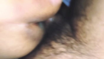 Mi joven vecina me pide que le ayude y termino destapando el caño amateur real latina delgada culona