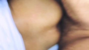 Mi joven vecina me pide que le ayude y termino destapando el caño amateur real latina delgada culona