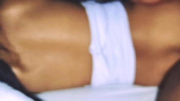 Mi joven vecina me pide que le ayude y termino destapando el caño amateur real latina delgada culona