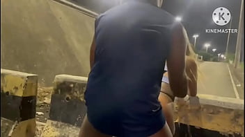 Esposa traindo corno com um negão dotado no meio da rua depois que acabou a gasolina ️ e o corno ainda agradeceu ao comedor Esposa traindo corno com um negão dotado no meio da rua depois que acabou a gasolina ️ e o corno ainda agradeceu ao comedor