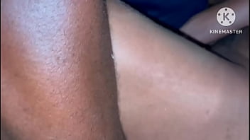 Esposa traindo corno com um negão dotado no meio da rua depois que acabou a gasolina ️ e o corno ainda agradeceu ao comedor