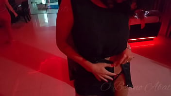 Surubão entre amigos no motel logo depois da balada