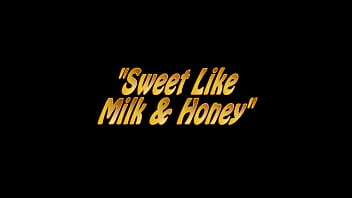 Sara jay in lingerie milf shakes her big ass & dildo fucks herself