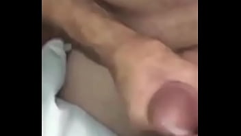 Corno pede para comedor gazar na boca de sua esposa