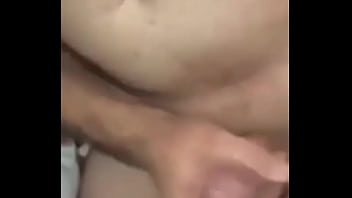 Corno pede para comedor gazar na boca de sua esposa