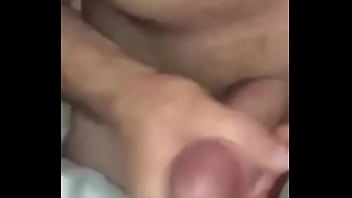 Corno pede para comedor gazar na boca de sua esposa