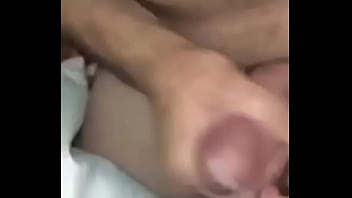 Corno pede para comedor gazar na boca de sua esposa