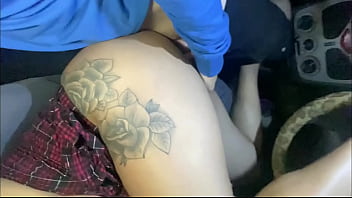 Comi a gostosa no carro