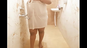 Sexy laos lady bathing