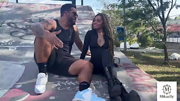 Casadinha safada diz que vai correr e fode com amante do parque novinha safada encontra o tony tigrão na praça e leva uma surra de rola do pauzudo